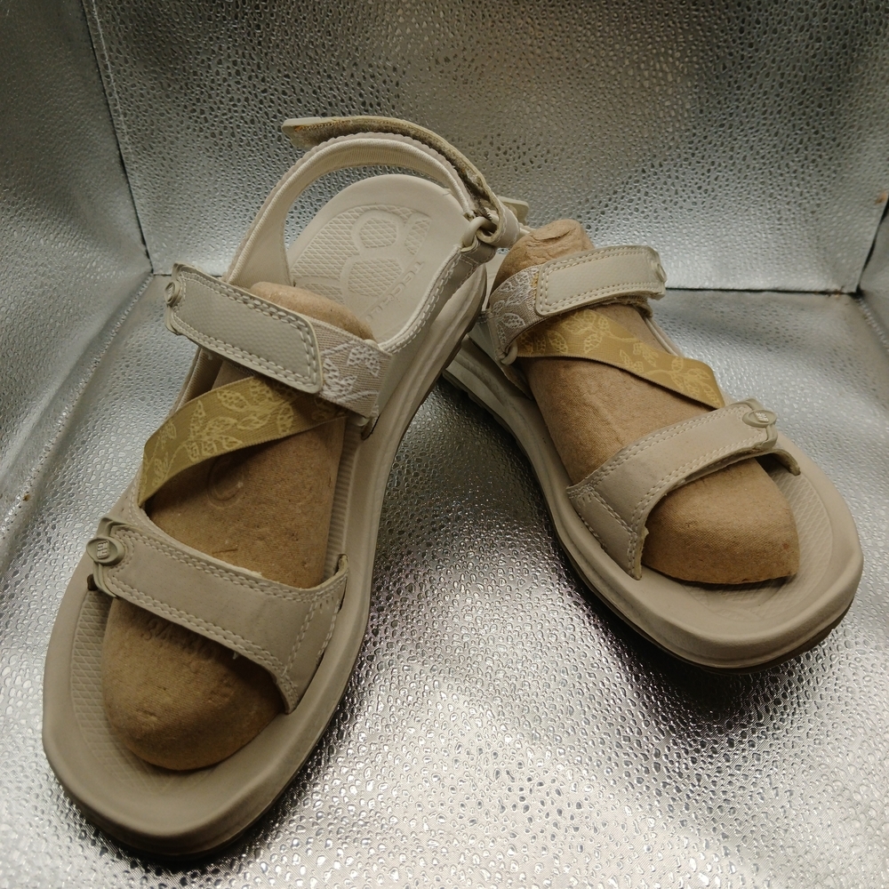 Columbia Beige Strappy Sandals Women's Size 7